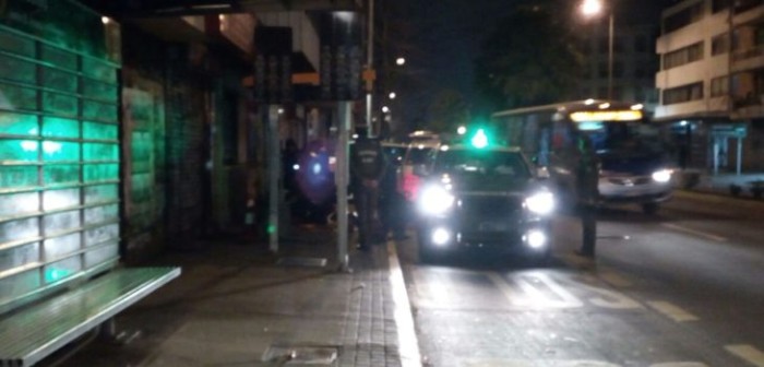 Lo encontraron en un paradero: hombre fue hallado muerto en concurrida calle de Concepción