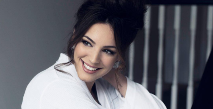 Pillan a modelo que se hizo conocida por sus curvas utilizando Photoshop en Instagram