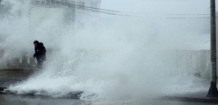 Aviso de marejadas sigue vigente en Valparaíso: olas podrían alcanzar los 4 metros