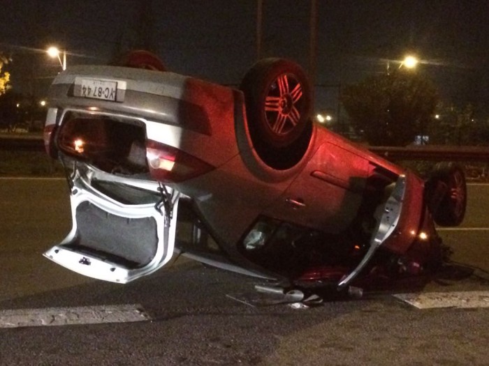 Volcamiento en Vespucio Norte dejó a una mujer con lesiones graves