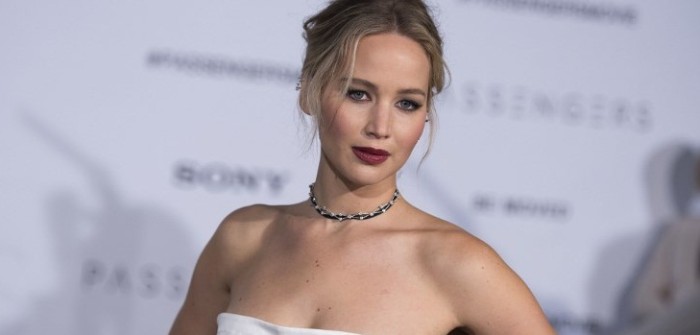 Jennifer Lawrence posa desnuda para aniversario 125 de revista Vogue