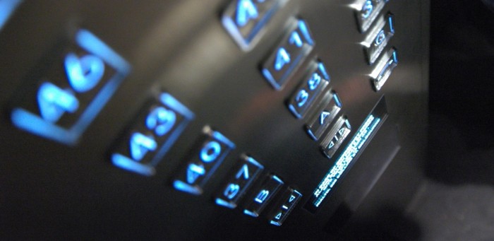 Encuentran muerto a anciano en un ascensor tras pasar un mes encerrado