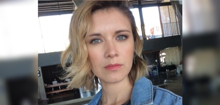 Carla Jara llamó la atención con radical cambio de look: dejó el rubio por el pelo oscuro