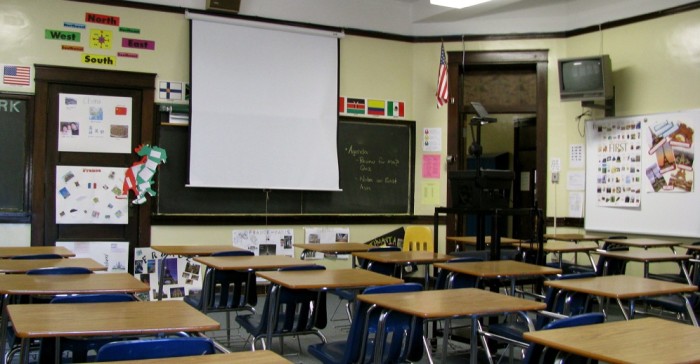 La curiosa idea que tuvo profesor para no intimidar a estudiantes durante entrega de notas