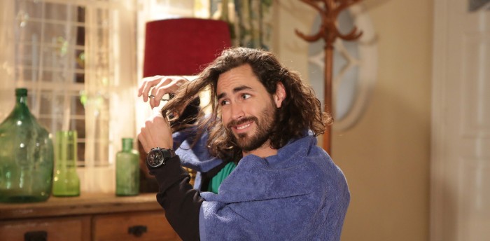 Matías Assler se sometió a radical cambio de look por su nuevo personaje de 'Wena Profe'