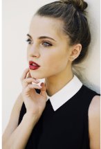Anne Winters - Chloe | Netflix