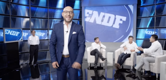 Televidentes lapidan a periodista de CDF por obsceno gesto en vivo a compañera