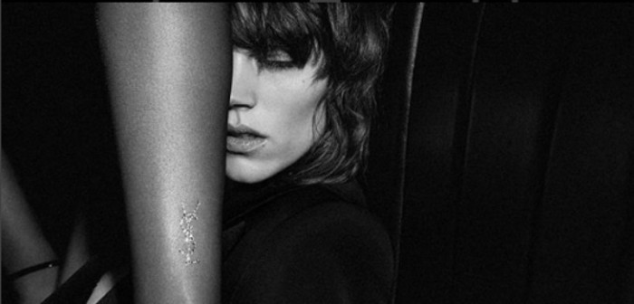 Diseñador de alta costura encantó a seguidores con peculiares zapatos: tienen ruedas