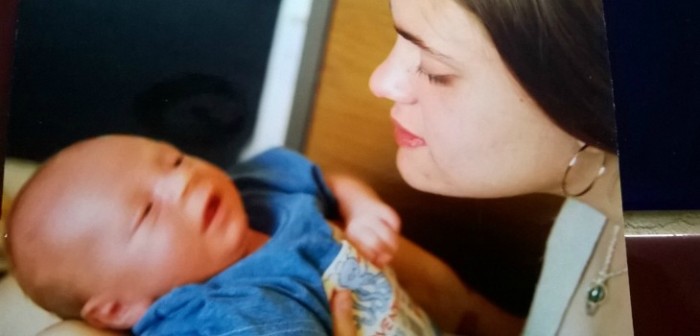 ¡Se pasó! Madre de 39 años fue por cigarros pero no se los vendieron: parece menor de edad