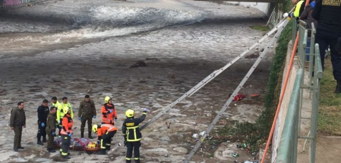 Adolescente embarazada fue rescatada luego de caer al cauce del río Mapocho