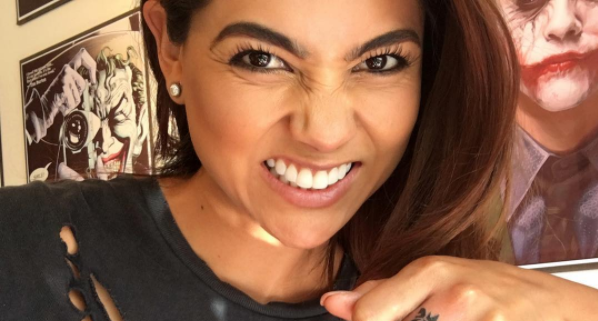 Camila Recabarren recuerda épica pelea con Eugenia Lemos en reality en graciosa parodia