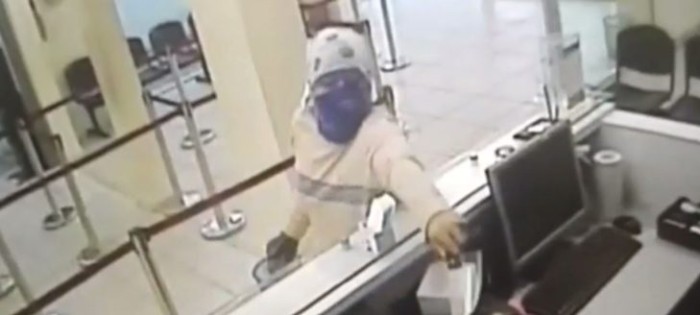 Condenan a ingeniero civil que asaltó sucursal de ServiEstado en pijama