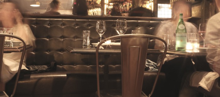 Restorán chino ofrece promociones a mujeres de acuerdo al tamaño de sus senos