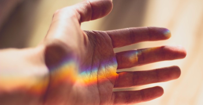 Nuevo desafío popular en redes sociales te reta a hacer difícil truco con los dedos