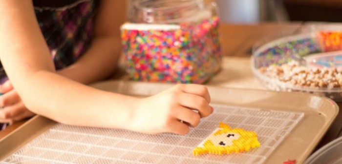 Madre rapa a su hija de dos años tras sufrir extraña condición que afectaba a su cabello