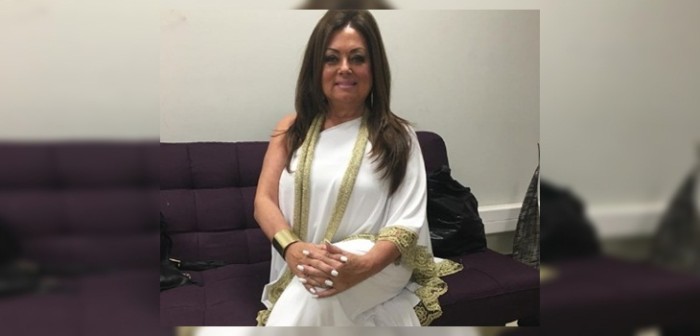 Tía Sonia sacó carcajadas en redes con particulares fotografías en patrulla de Carabineros