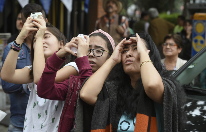 Expertos explican por qué se vieron luces en el cielo durante terremoto en México