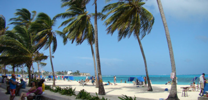 Chilena sigue en riesgo vital en Colombia tras severo accidente en moto de agua