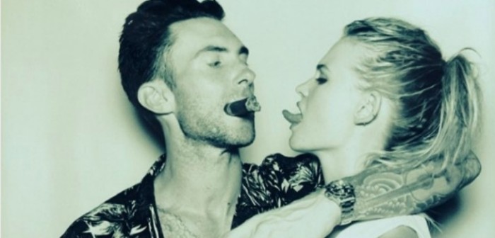 Behati Prinsloo y Adam Levine serán padres de nuevo: ella compartió bella foto en bikini