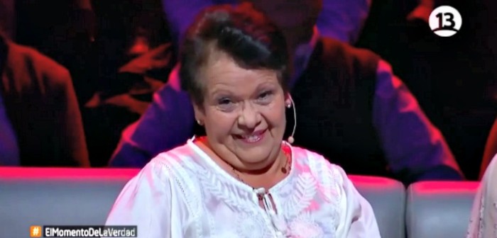 Madre de ex 'Amor Ciego 2' sacó risas con graciosas caras en 'El momento de la verdad'