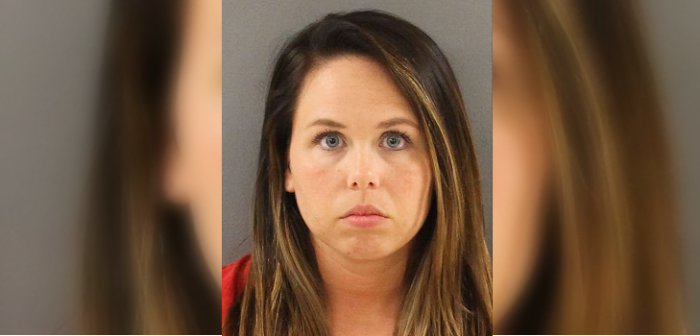 Mujer acusada de abusar de menor de edad confesó delito: su esposo lo entrenaba