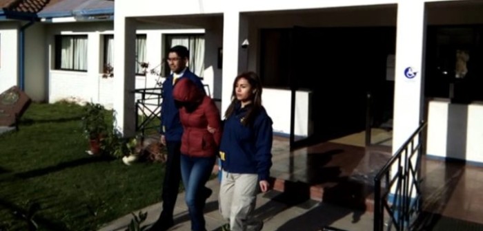 Joven de 22 años fue detenida tras dar a luz feto de 7 meses y enterrarlo en su patio