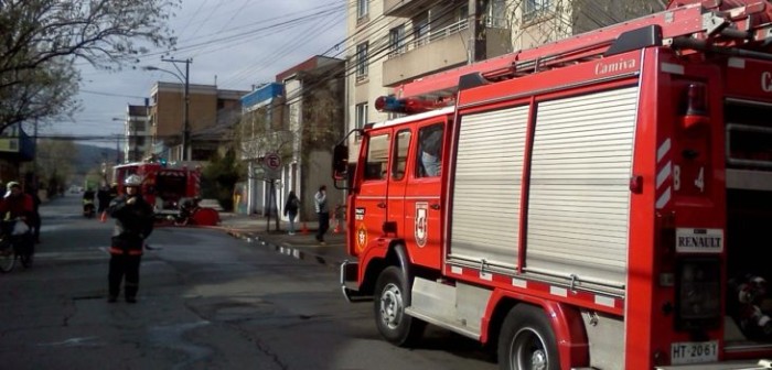 Carabineros multó a Bomberos que trabajaban en una emergencia por entorpecer el tránsito