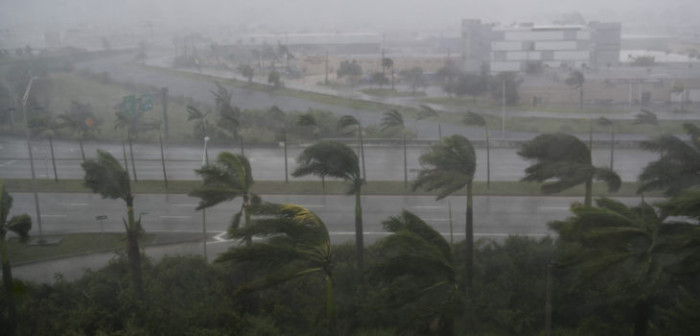 Primeros daños severos por Irma: colapsó una grúa de construcción en el centro de Miami