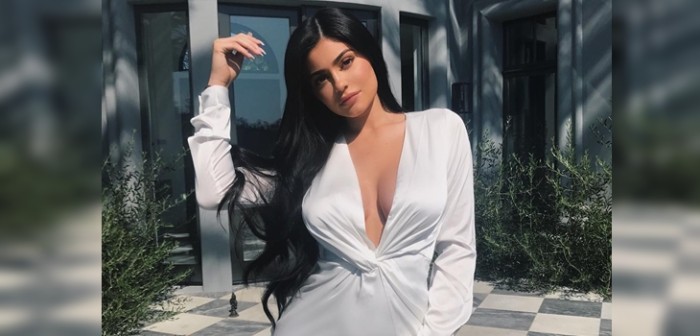 Compañía lanzó disfraz de Halloween inspirado en el supuesto embarazo de Kylie Jenner