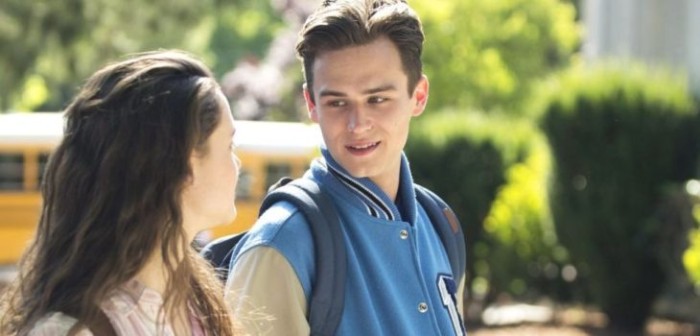 El emotivo mensaje con el que actor de '13 reasons why' reconoció su homosexualidad