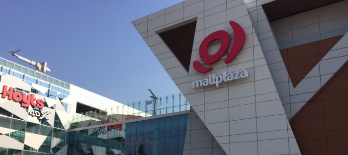 Así explicó Mall Plaza Los Dominicos escena de sexo que apareció en pantalla informativa