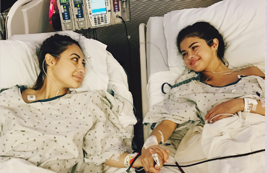 Selena Gomez fue sometida a trasplante de riñón: su amiga fue la donante