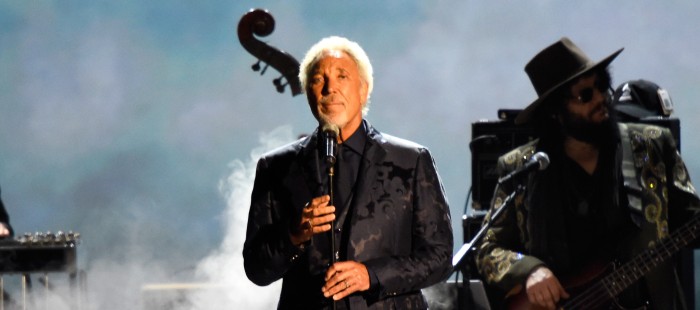 Tom Jones aseguró haber sufrido acoso sexual cuando iniciaba su carrera como cantante