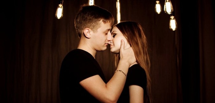 Esta es la edad en la que los chilenos inician su vida sexual, según estudio