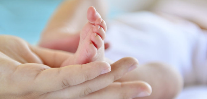 Joven dio a luz antes de lo planificado por una noble razón: su madre estaba muriendo