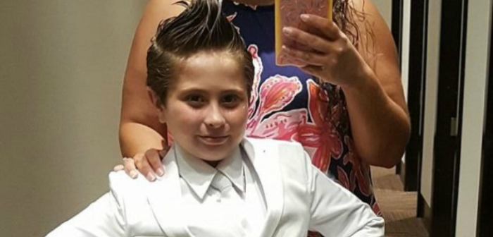 Escuela prohibió a niña hacer su primera comunión por elegir vestuario de ‘varón’