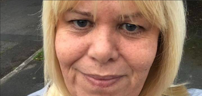 Mujer vende vestido de novia con divertido mensaje a pesar de la pesadilla que vivió casada