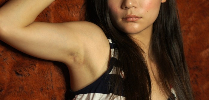 Glitter armpits: la nueva y llamativa moda para axilas que pocas se atreverían a usar