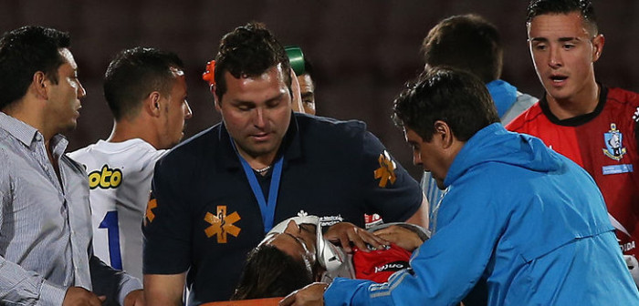 Paulo Magalhaes terminó hospitalizado tras sufrir brutal caída en semifinal de Copa Chile