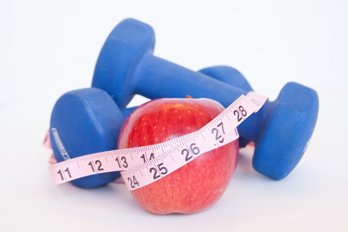 ¿Ejercicios o dieta? Experta aclara qué es mejor para bajar de peso