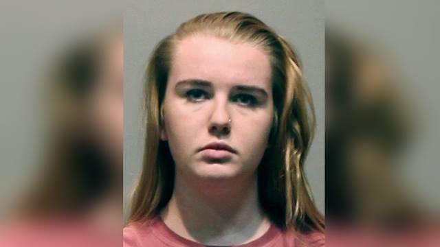 Estados Unidos: joven recurre a asquerosas prácticas para echar a su compañera de cuarto