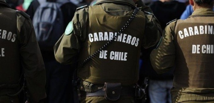 Conductor ebrio colisiona a dos vehículos de Carabineros en el centro de Santiago