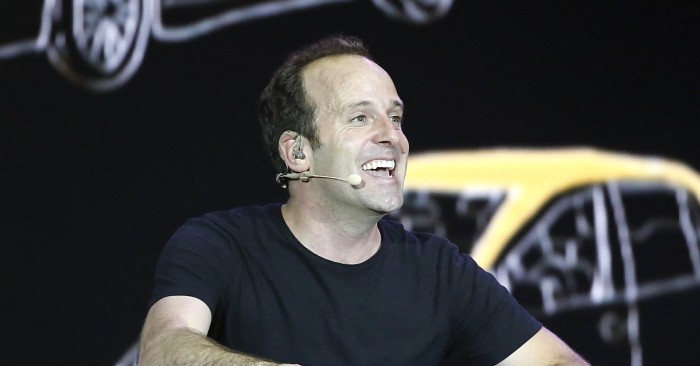 Kramer anuncia su participación en la Teletón troleando a Don Francisco en su propia casa