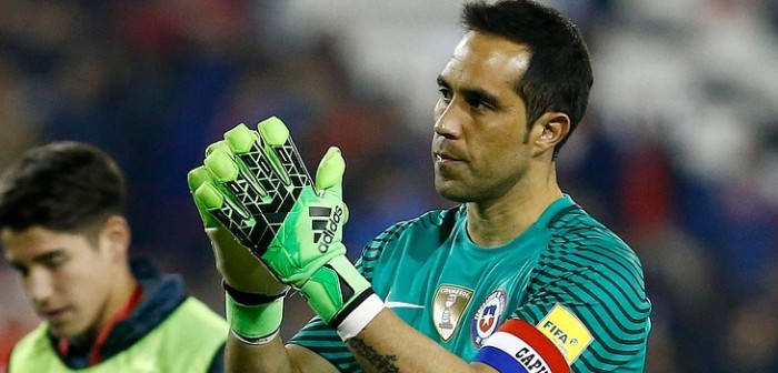 ¡No convenció! Claudio Bravo fue criticado en Twitter por comentario sobre las elecciones