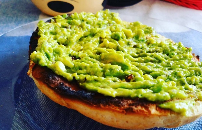 ¿Hágalo usted mismo? Pidió un pan con palta y lo que le vendieron se hizo viral en redes