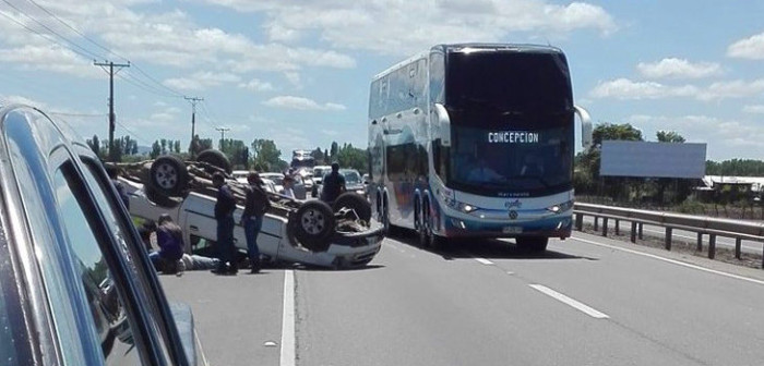Accidente deja 2 adultos mayores heridos en Ruta 5 Sur cerca de Linares