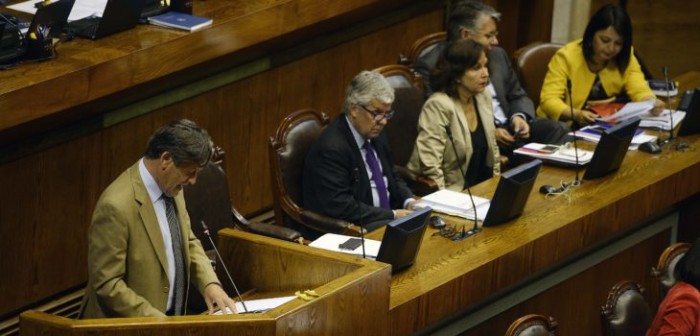 Aprueban reajuste del Sector Público con aumento de sueldo de parlamentarios