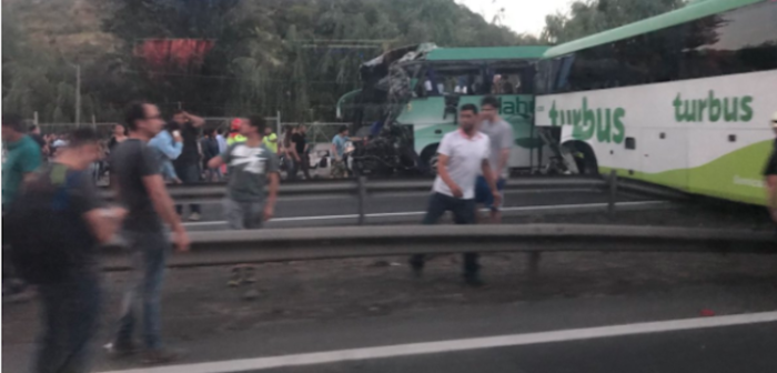 Grave choque entre dos buses en Ruta 5 Sur deja tres fallecidos y cerca de 20 lesionados