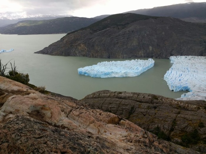 Registran impactante desprendimiento de cuerpo de hielo en glaciar Grey