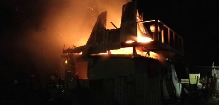 Incendio destruye casa del presunto autor del triple homicidio en Lota: sería venganza